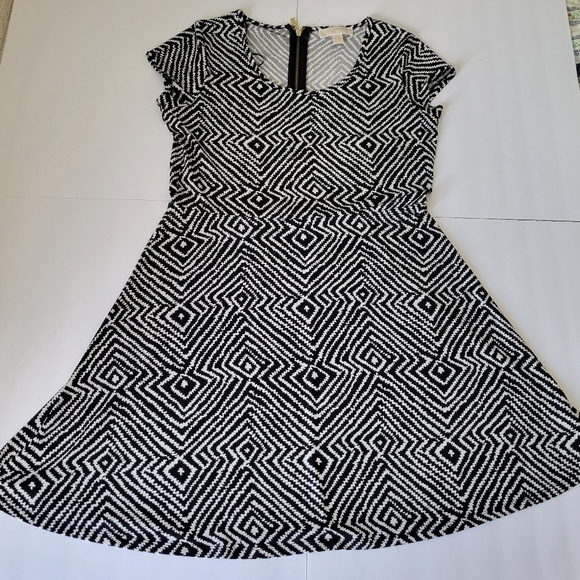 Michael Kors Geometric Black and White Office Career Short Sleeve Flare Dress - Picture 1 of 9